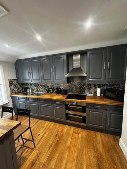 شقة High Wycombe Centre- 2 Bed Flat المظهر الخارجي الصورة